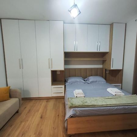 Starlight Downtown Apartment Tirana Esterno foto