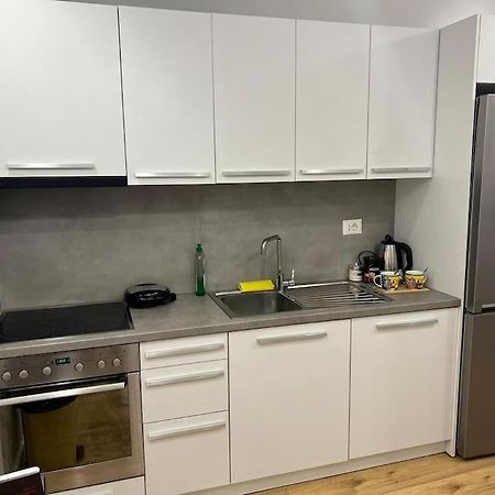Starlight Downtown Apartment Tirana Esterno foto