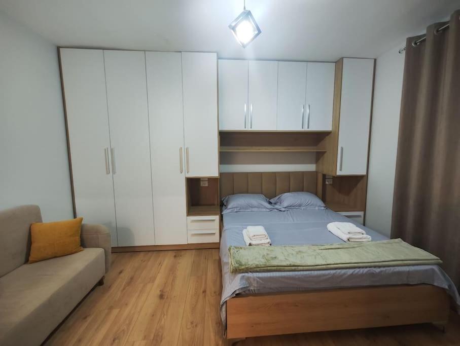 Starlight Downtown Apartment Tirana Esterno foto