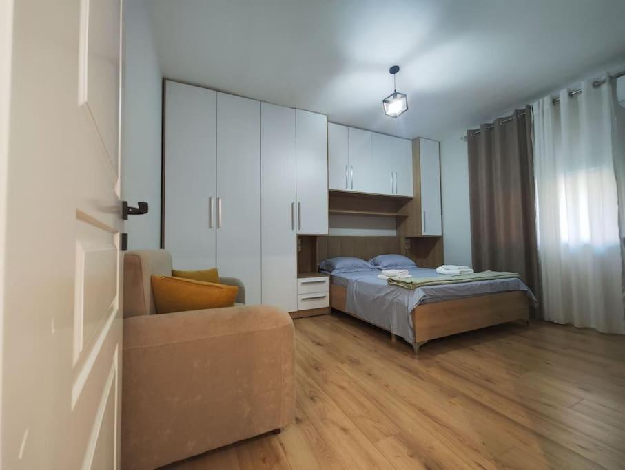 Starlight Downtown Apartment Tirana Esterno foto
